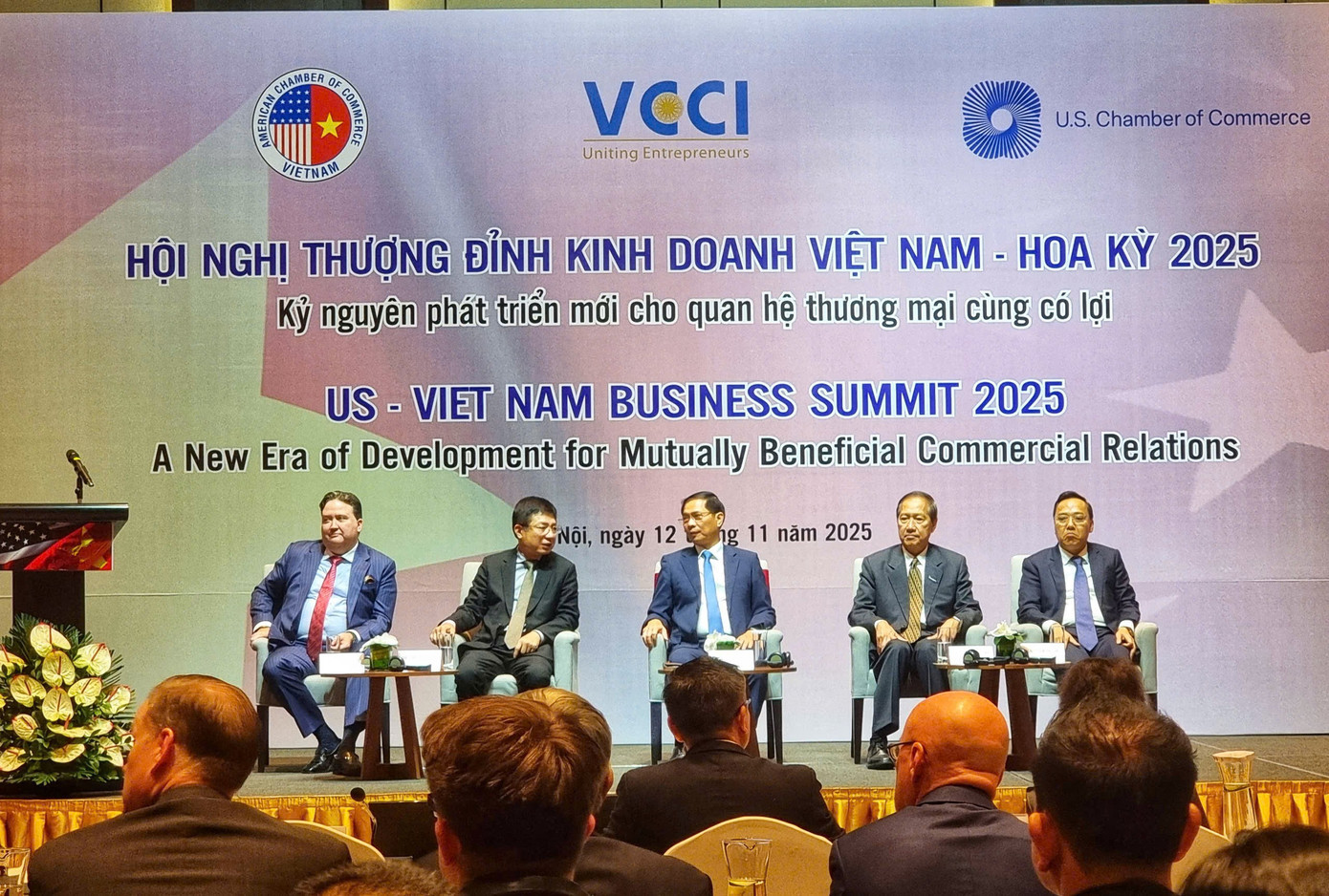 Các đại biểu chia sẻ về các vấn đề quan tâm của cộng đồng doanh nghiệp hai nước. vn-hk.jpg