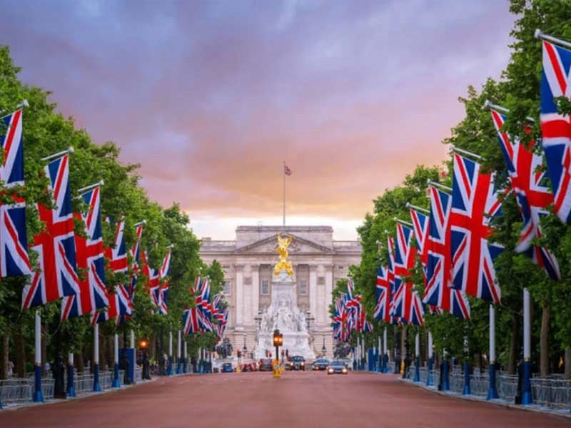 Quốc gia có tên dài nhất thế giới, Vua là nguyên thủ của 15 nước - ảnh 1