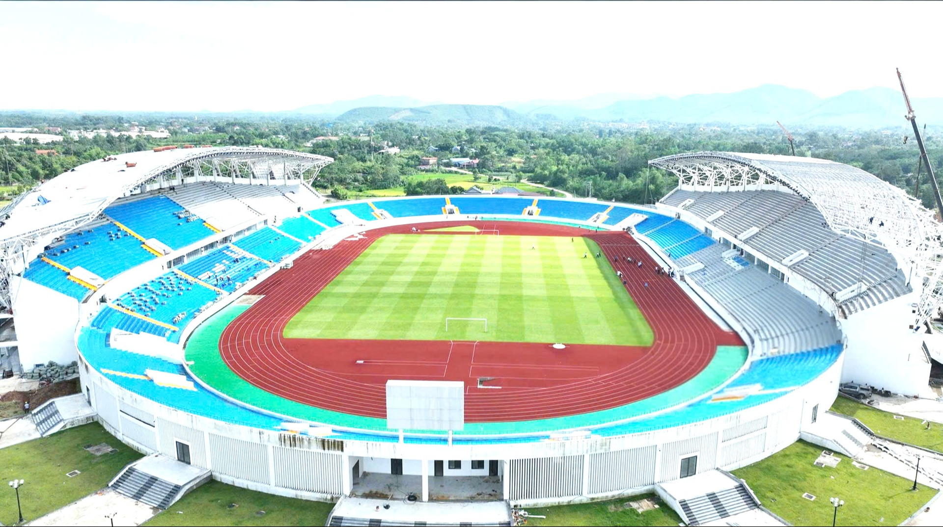Sân vận động 22.000 chỗ ngồi lớn nhất miền núi phía Bắc đón sự kiện đặc biệt sau khi chính thức khánh thành- Ảnh 2. Sân vận động 22.000 chỗ ngồi lớn nhất miền núi phía Bắc đón sự kiện đặc biệt sau khi chính thức khánh thành- Ảnh 2.