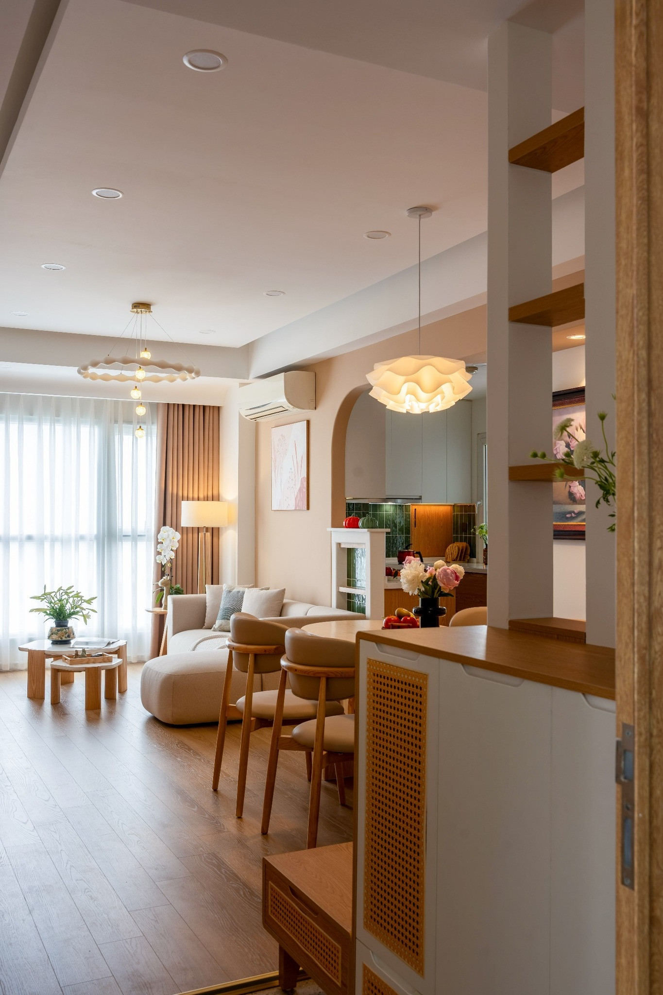 Căn hộ 13 năm tuổi lột xác: Ở nhà cũ mà như nhà mới- Ảnh 2.