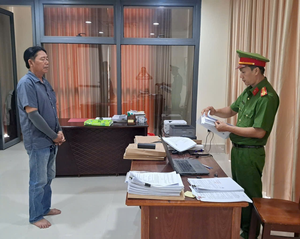 Khởi tố, cấm đi khỏi nơi cư trú với Giám đốc sinh năm 1972 - ảnh 1