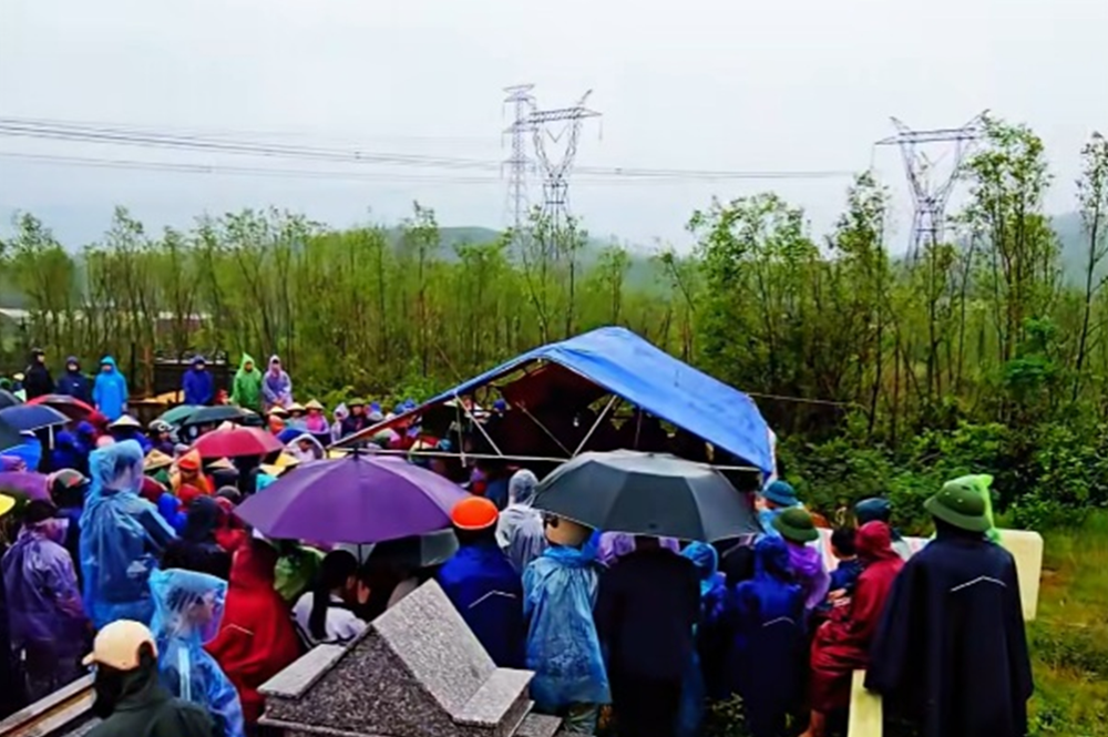 Khởi tố, bắt khẩn một học sinh lớp 11 - ảnh 2