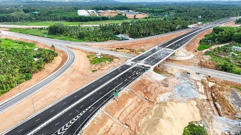 Sắp thông xe cao tốc 20.400 tỷ do ‘vua hầm’ Đèo Cả thực hiện, giảm gánh nặng cho quốc lộ dài nhất Việt Nam- Ảnh 1.