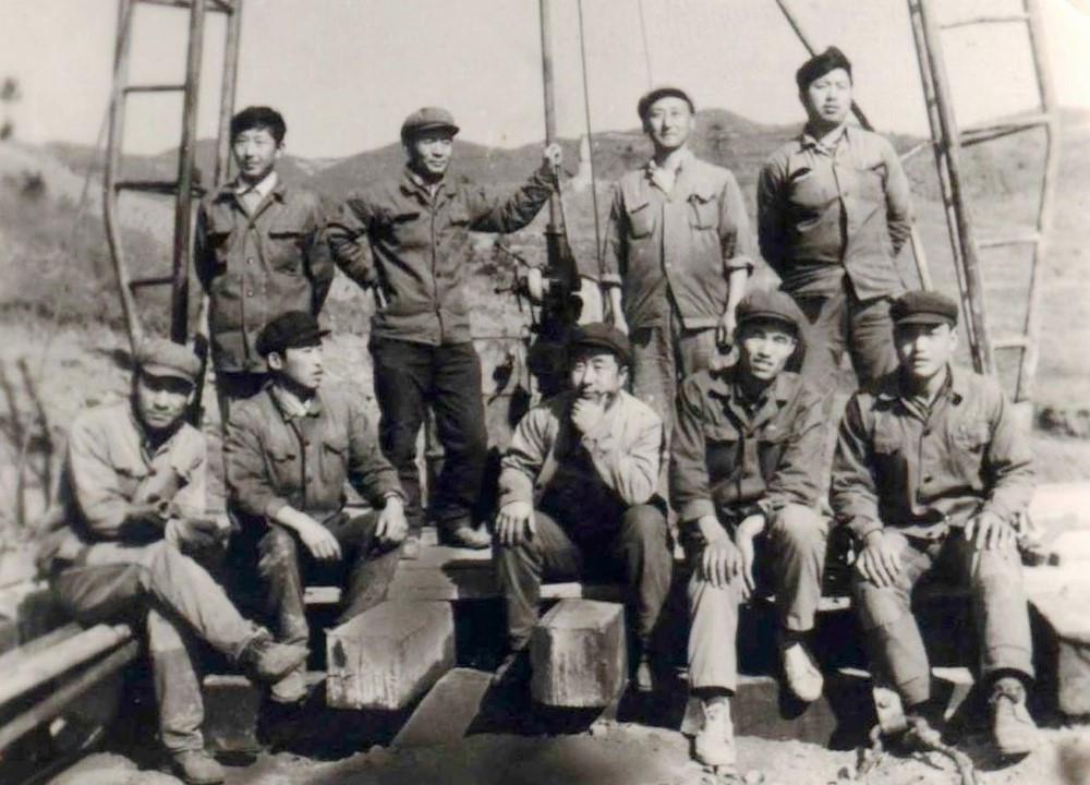 Khoan sâu 219 mũi, phân tích 100.000 mẫu thử, phát hiện mỏ vàng 1.500 tấn nằm la liệt bên dưới một ngôi làng - ảnh 2