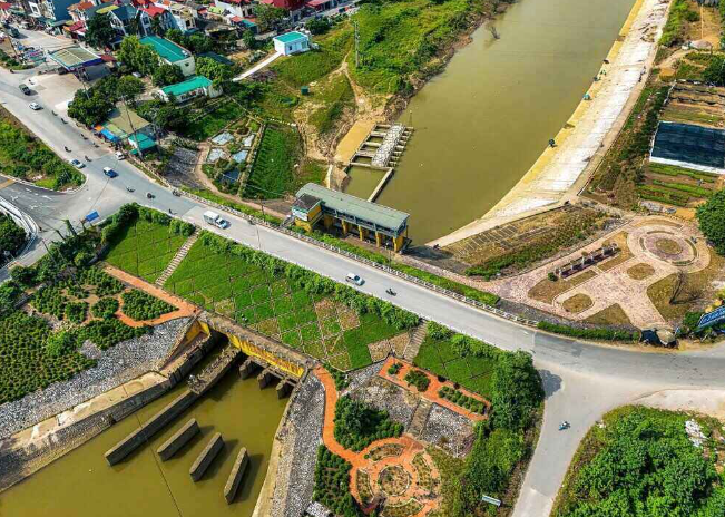 Tuyến đường tâm linh văn hóa 9.300 tỷ bên bờ tả sông Hồng sau 3 tháng khởi công: Công trường tấp nập, nỗ lực vượt khó hoàn thành đúng kế hoạch- Ảnh 1. Tuyến đường tâm linh văn hóa 9.300 tỷ bên bờ tả sông Hồng sau 3 tháng khởi công: Công trường tấp nập, nỗ lực vượt khó hoàn thành đúng kế hoạch- Ảnh 1.