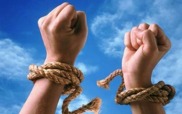 Cổ phiếu liên quan đến sàn tiền số 10.000 tỷ đồng thoát diện đình chỉ giao dịch, còn nhiều 'mập mờ' trong hoạt động của ban lãnh đạo