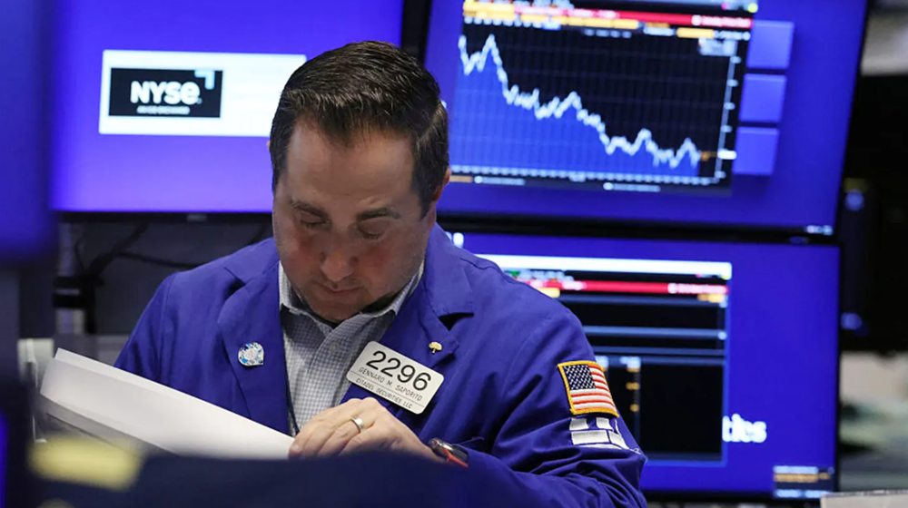 Phố Wall chao đảo tối 14/11: Dow Jones bốc hơi hơn 300 điểm, vàng lao dốc khi Fed phát tín hiệu cứng rắn