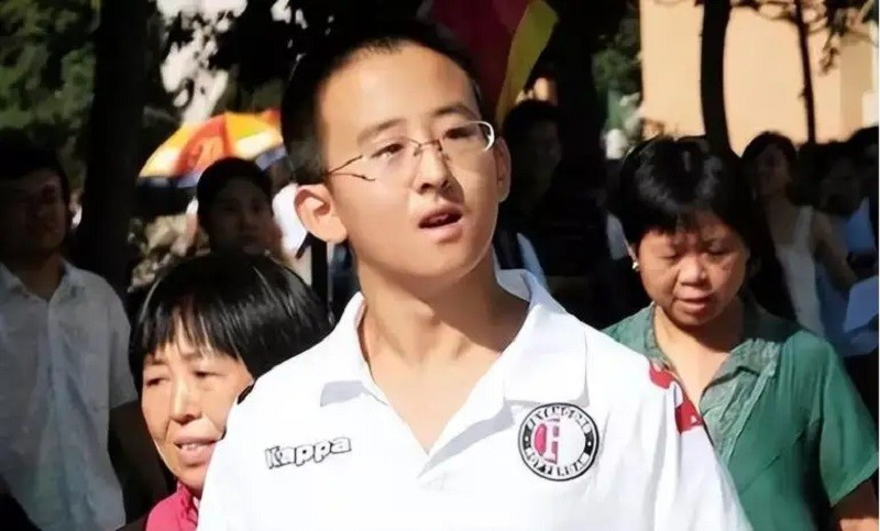 Thần đồng 10 tuổi đỗ đại học, 16 tuổi học Tiến sĩ nay thất nghiệp, sống nhờ tiền chu cấp của bố mẹ, mỗi ngày chỉ ăn rau và canh - ảnh 3