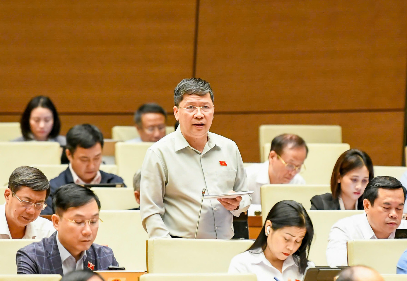 Đại biểu Tạ Văn Hạ. Ảnh: Như Ý 1411bxd4.jpg