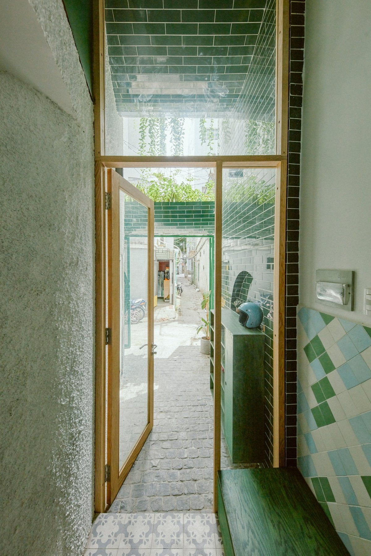 Mang mảng xanh vào ngôi nhà nép mình trong hẻm nhỏ Sài Gòn- Ảnh 2. Mang mảng xanh vào ngôi nhà nép mình trong hẻm nhỏ Sài Gòn- Ảnh 2.