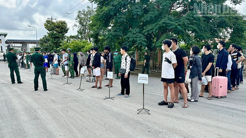 Việt Nam tiếp nhận 3 đối tượng bị truy nã - ảnh 1