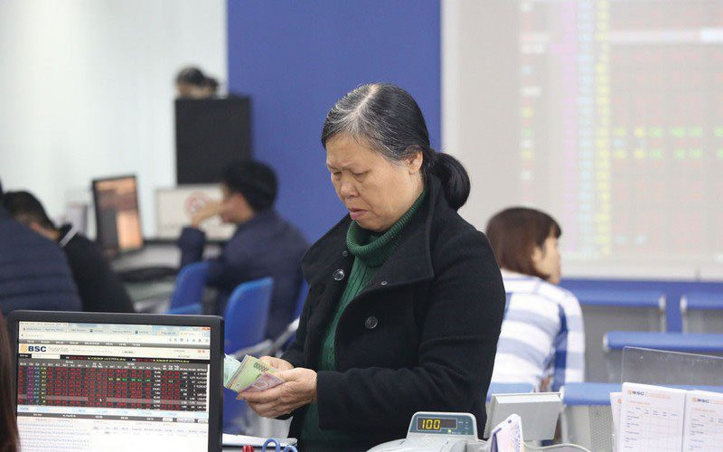 Nhóm midcap tăng mạnh, lực bán trực chờ sau mỗi nhịp 'rướn' của VN-Index