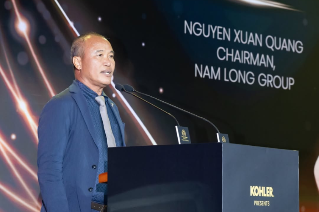 chu-tich-nam-long-nhan-giai-thuong-nhan-vat-bat-dong-san-cua-nam-tai-property-guru-vietnam-property-awards-2025-1(1).png
