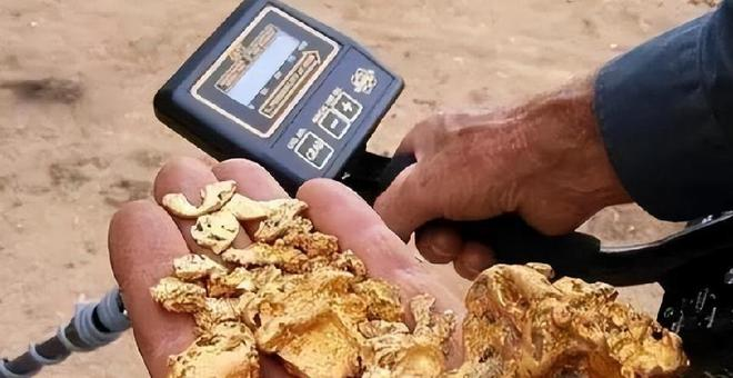 Phát hiện 'con suối chứa đầy vàng', chuyên gia cho nổ mìn phá núi, tìm thấy kho báu 4.500 tỷ bị chôn vùi suốt 400 năm - ảnh 5