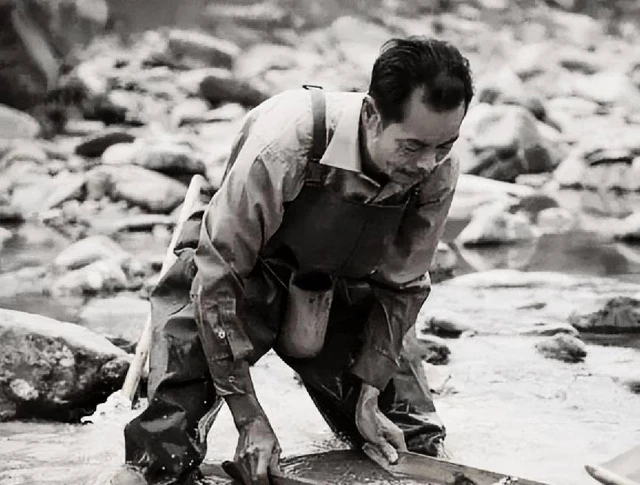 Phát hiện 'con suối chứa đầy vàng', chuyên gia cho nổ mìn phá núi, tìm thấy kho báu 4.500 tỷ bị chôn vùi suốt 400 năm - ảnh 1