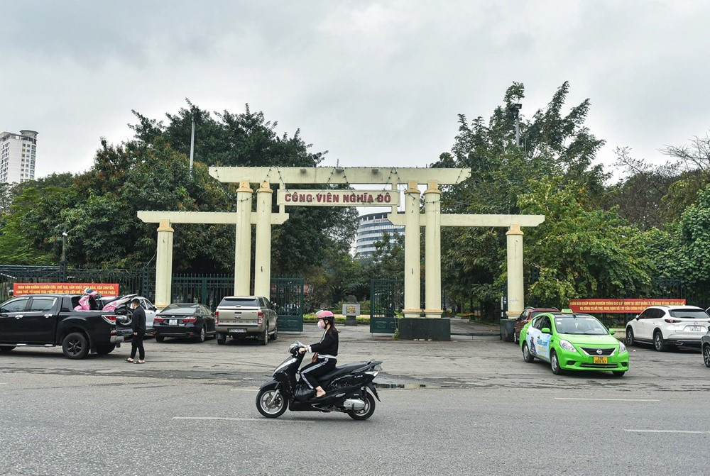 Công viên 42.000m2 được mệnh danh là 'hòn ngọc xanh' của Hà Nội, sở hữu cầu đi bộ hình cây đàn tính tẩu độc đáo - ảnh 1