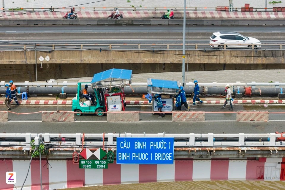 Cầu vượt sông 11.000 tấn áp dụng kỳ tích Việt Nam, nâng tĩnh không lên 1m từ hôm nay- Ảnh 2. Cầu vượt sông 11.000 tấn áp dụng kỳ tích Việt Nam, nâng tĩnh không lên 1m từ hôm nay- Ảnh 2.