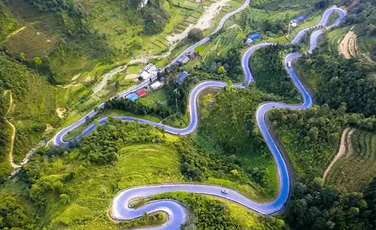 Việt Nam có con dốc 'khiến người nhức chân', cảnh quan được ví như Thụy Sĩ thu nhỏ - ảnh 2
