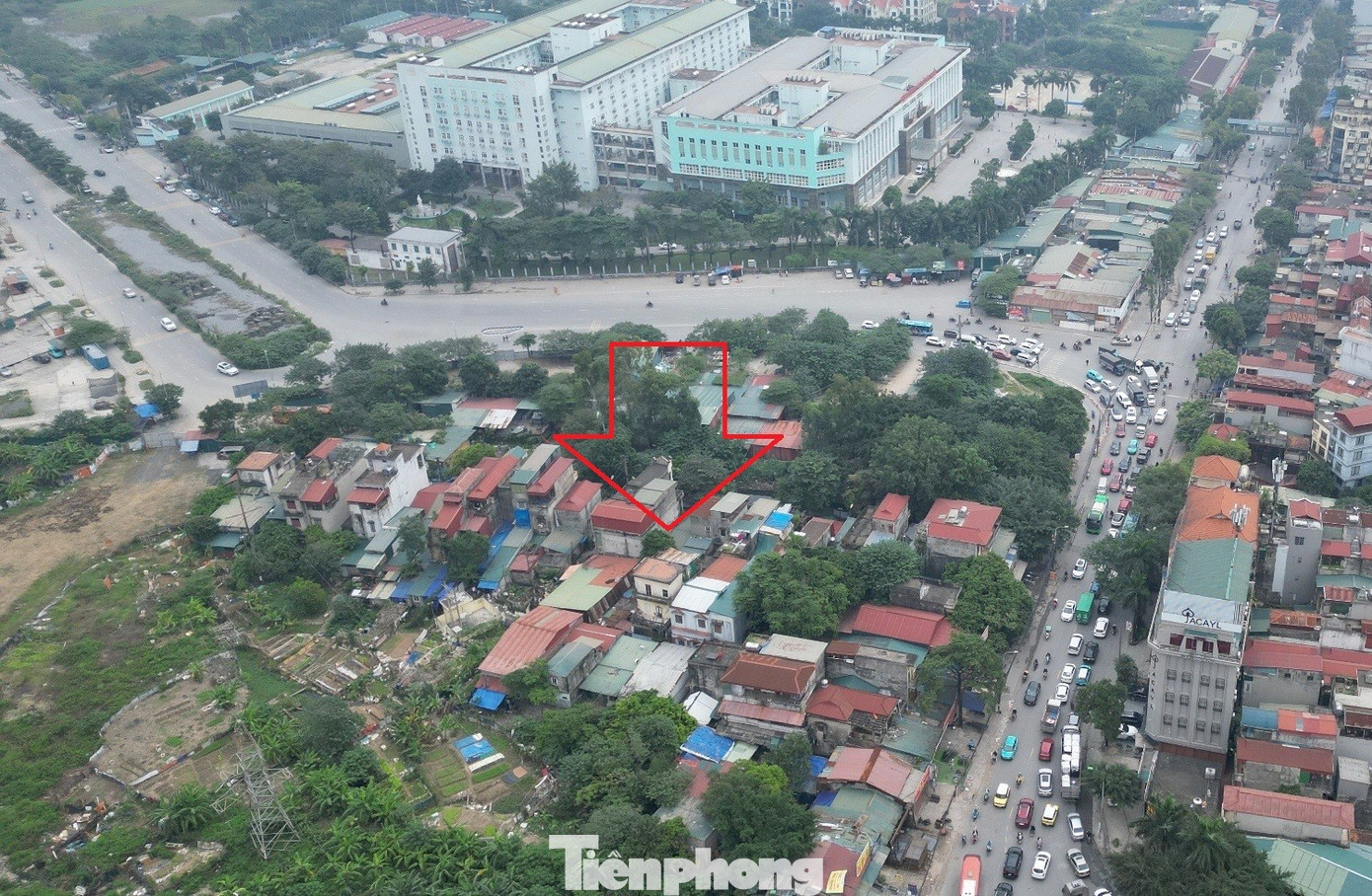 Công trường nút giao Phạm Tu - Xa La (mũi tên) đang tồn tại nhà nhiều hộ dân tại xã Tân Triều, huyện Thanh Trì cũ (nay thuộc phường Định Công) chưa giải phóng xong. tp-5.jpg