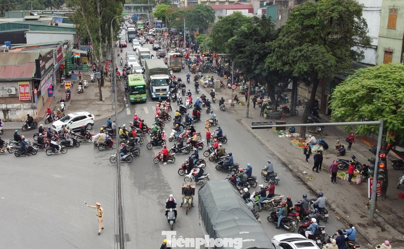 Dự án có mục tiêu giảm tải cho đường Vành đai 3, đường 70 nhưng lại đang gây phát sinh thêm điểm đen ùn tắc (nút giao Phạm Tu - đường 70) trên địa bàn TP Hà Nội nhiều năm qua. tp-7.jpg