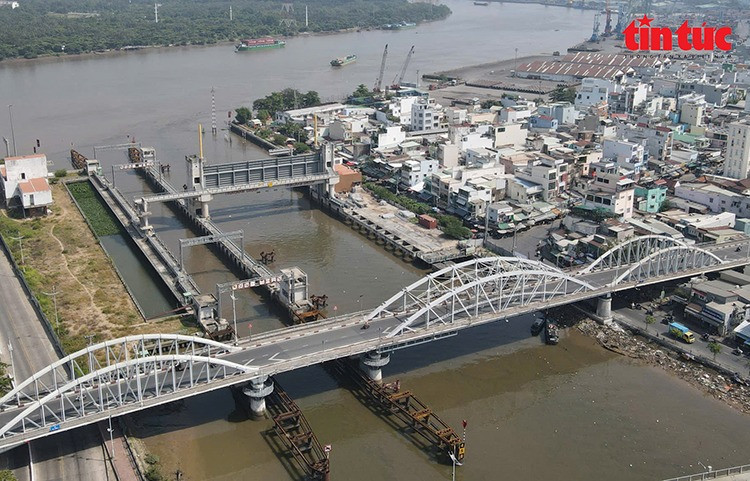 Cây cầu 120 năm tuổi, được xây từ thời Pháp thuộc tại TP giàu nhất Việt Nam sắp bị dỡ bỏ hoàn toàn- Ảnh 2. Cây cầu 120 năm tuổi, được xây từ thời Pháp thuộc tại TP giàu nhất Việt Nam sắp bị dỡ bỏ hoàn toàn- Ảnh 2.