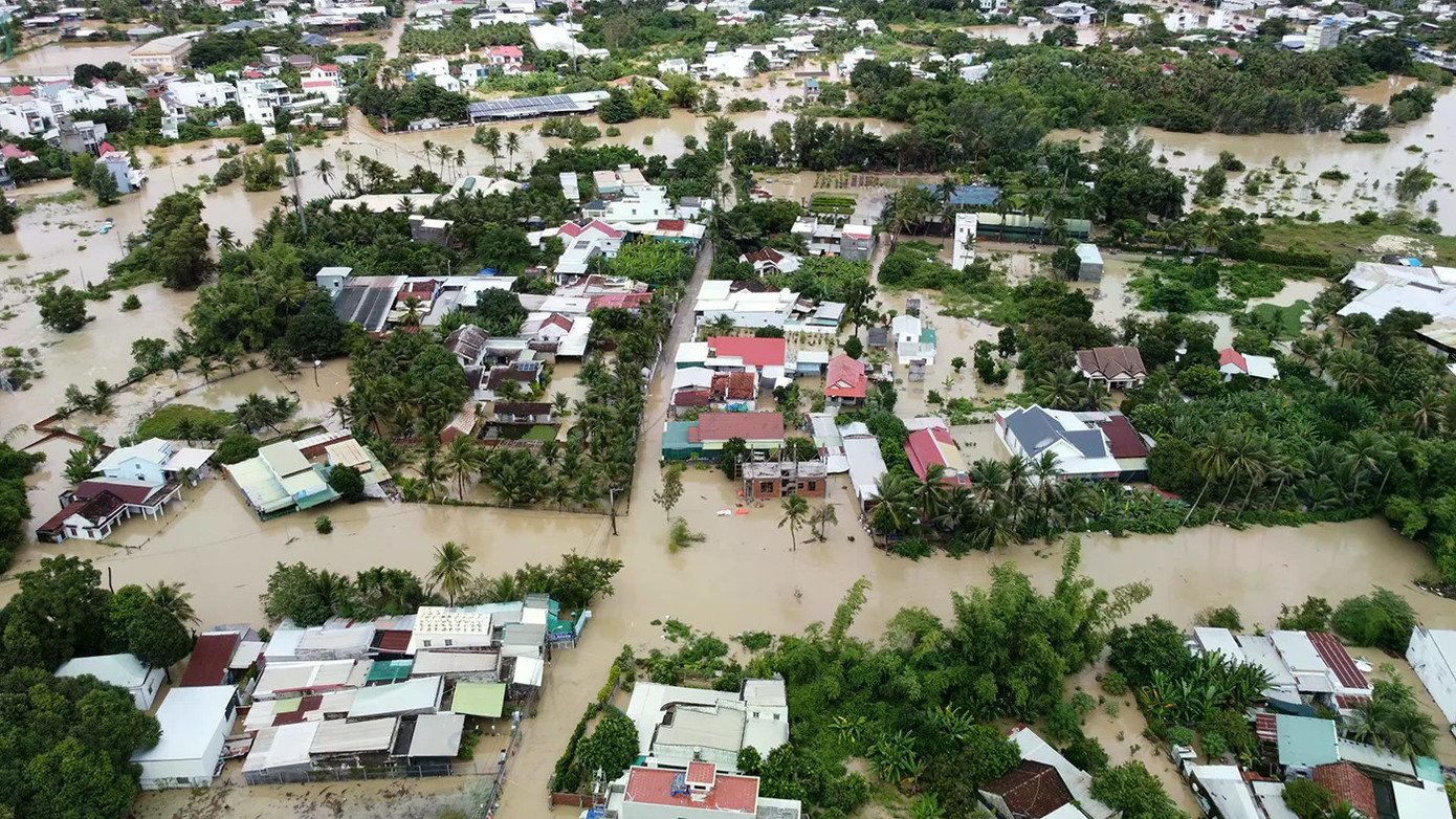 Nhiều khu vực tại Nha Trang bị ngập sâu. nha-trang-lut.jpg