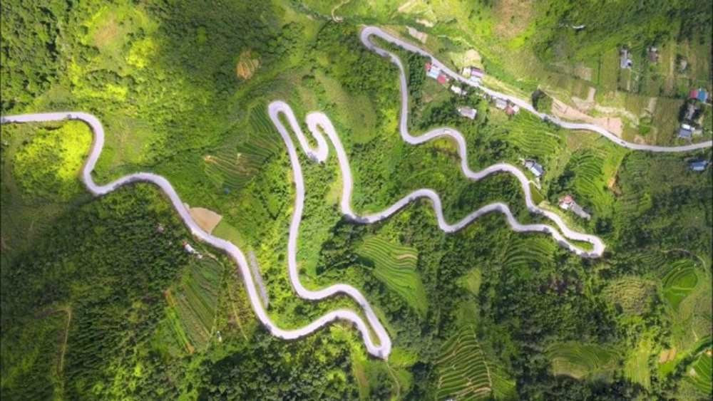 Việt Nam có con dốc 'khiến người nhức chân', cảnh quan được ví như Thụy Sĩ thu nhỏ - ảnh 1