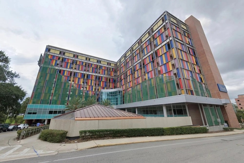 Bé trai 2 tuổi tử vong do bác sĩ xóa nhầm dấu phẩy trong đơn thuốc - ảnh 1