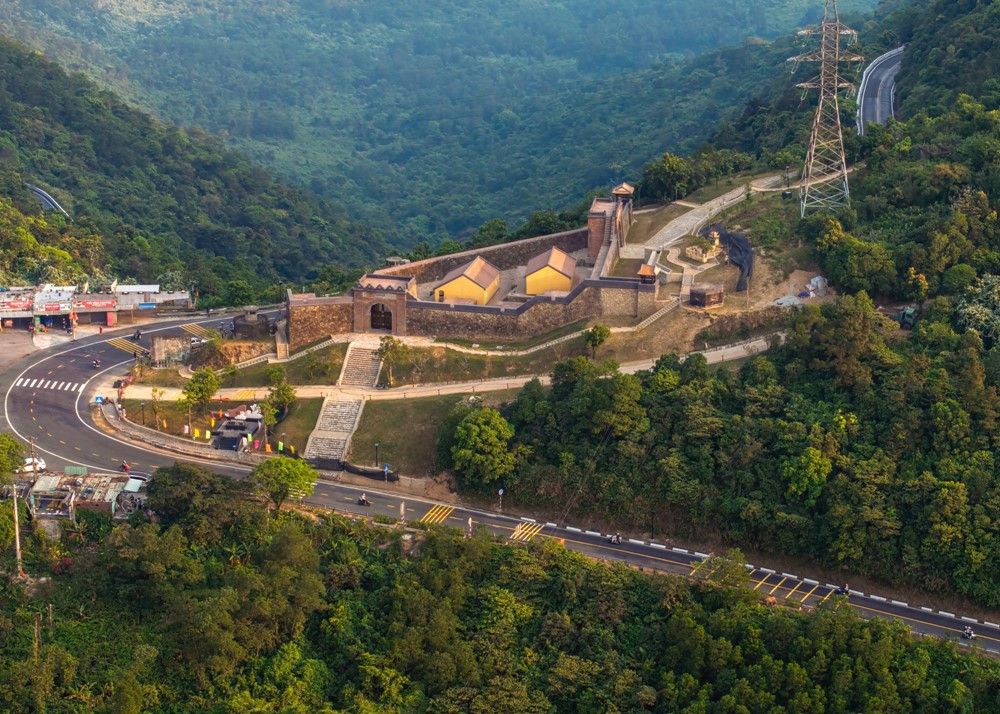 Việt Nam có cung đường được tạp chí Mỹ vinh danh 'đẹp nhất thế giới', là 'tường thành' tự nhiên của hai tỉnh miền Trung - ảnh 4