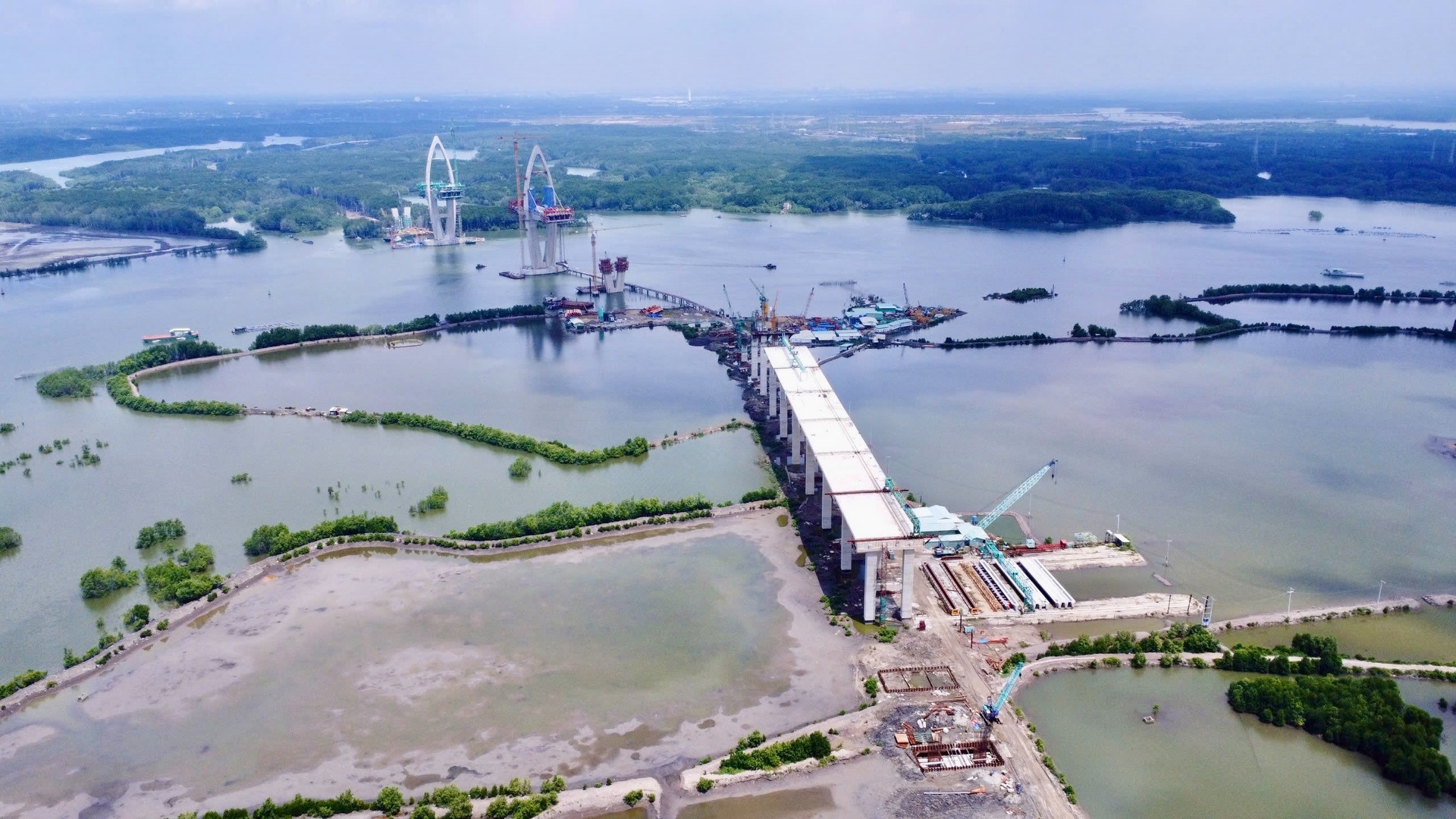 Việt Nam sắp sở hữu cầu có nhịp chính dài nhất Đông Nam Á, kết nối 2 tỉnh thành giàu nhất cả nước- Ảnh 1. Việt Nam sắp sở hữu cầu có nhịp chính dài nhất Đông Nam Á, kết nối 2 tỉnh thành giàu nhất cả nước- Ảnh 1.