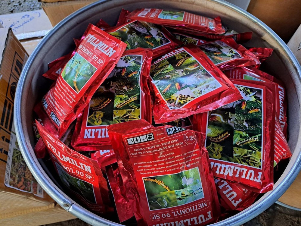 Đột kích kho hóa chất, tịch thu lô thuốc diệt cỏ, thuốc trừ sâu mang thương hiệu nổi tiếng, trị giá hơn 800 triệu đồng - ảnh 3