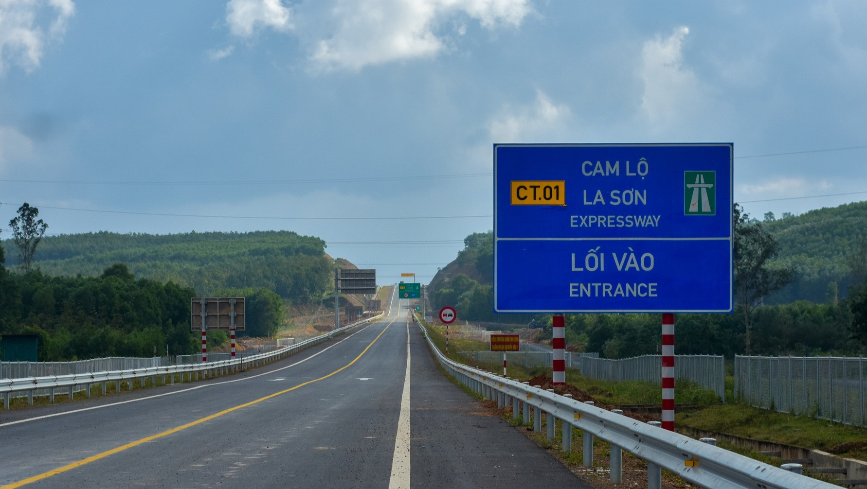 Chỉ một tháng nữa, Việt Nam sẽ chính thức khởi công loạt dự án giao thông trọng điểm hơn 253.000 tỷ- Ảnh 2. Chỉ một tháng nữa, Việt Nam sẽ chính thức khởi công loạt dự án giao thông trọng điểm hơn 253.000 tỷ- Ảnh 2.