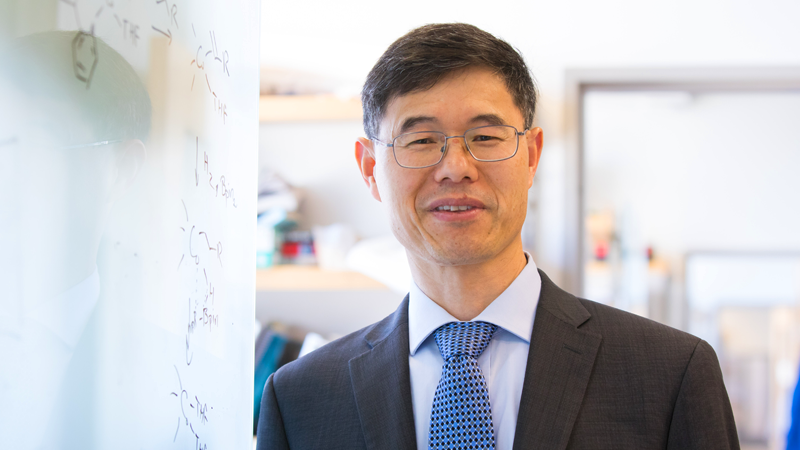 Nhà khoa học hàng đầu quyết định rời Mỹ, chọn Trung Quốc: Là tác giả hai công nghệ MOF điều trị ung thư đình đám, lọt top 10 nhà hóa học xuất sắc nhất thế giới - ảnh 1