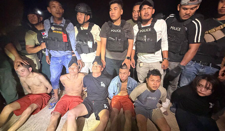 Tóm sống nhóm tội phạm nổ súng vào cảnh sát, trốn thoát ngay trước sân tòa án: Campuchia nói 5 nghi phạm là người Việt - ảnh 9