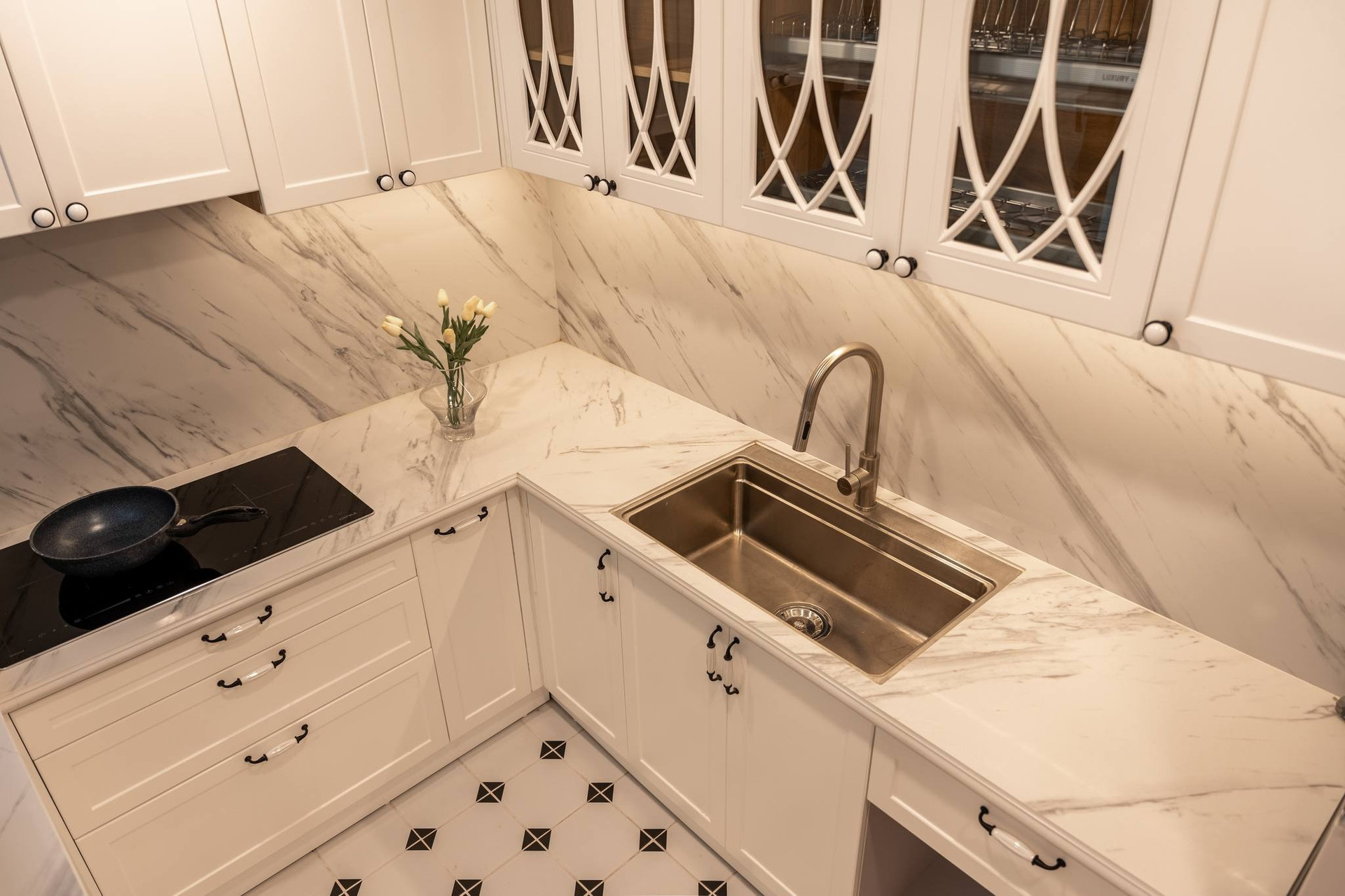 Căn phòng gần 100 năm tuổi trên phố Hàng Bồ khoác diện mạo Farmhouse thơ mộng- Ảnh 3. Căn phòng gần 100 năm tuổi trên phố Hàng Bồ khoác diện mạo Farmhouse thơ mộng- Ảnh 3.