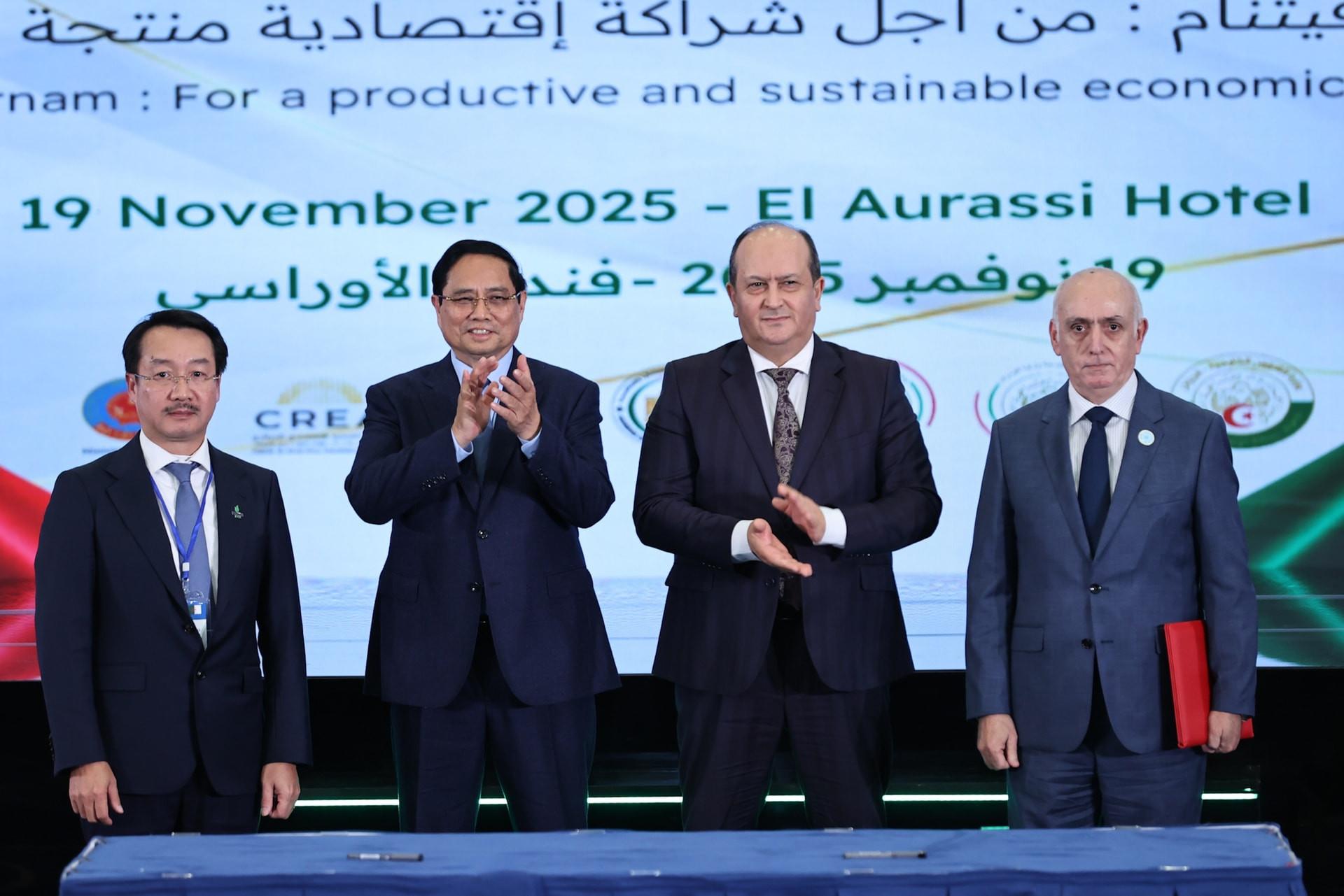 Từ trồng chè tới sản xuất chip: Thủ tướng kêu gọi doanh nghiệp Việt khai phá nền kinh tế 260 tỷ USD