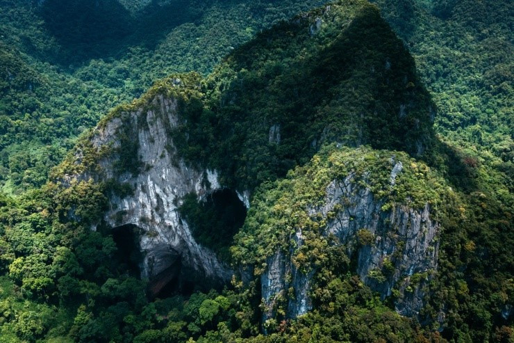 'Hố sụt tử thần' sâu nhất Việt Nam được hình thành từ hàng triệu năm trước, khung cảnh bên trong gây choáng ngợp - ảnh 1