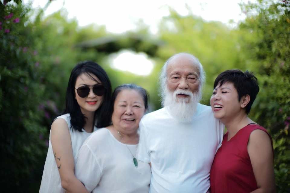 Gia đình trí thức nổi tiếng bậc nhất Việt Nam: Bố là PGS có bài Toán Olympic quốc tế, 3 con gái đều là lãnh đạo trường - ảnh 3