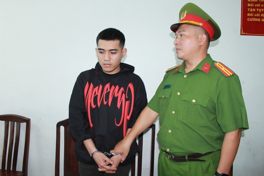 Truy tố nhóm người khiêng quan tài diễu phố - ảnh 1