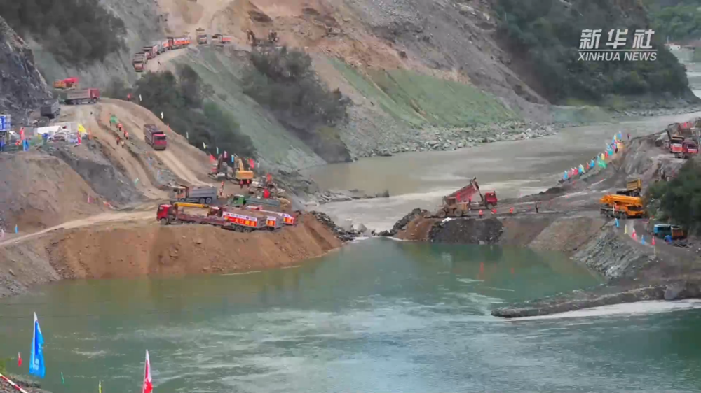 Láng giềng Việt Nam chặn đứng dòng sông chỉ trong 30 giờ, xây cùng lúc hai ‘siêu’ đập thủy điện, đóng góp hơn 4.400 tỷ tiền thuế - ảnh 2