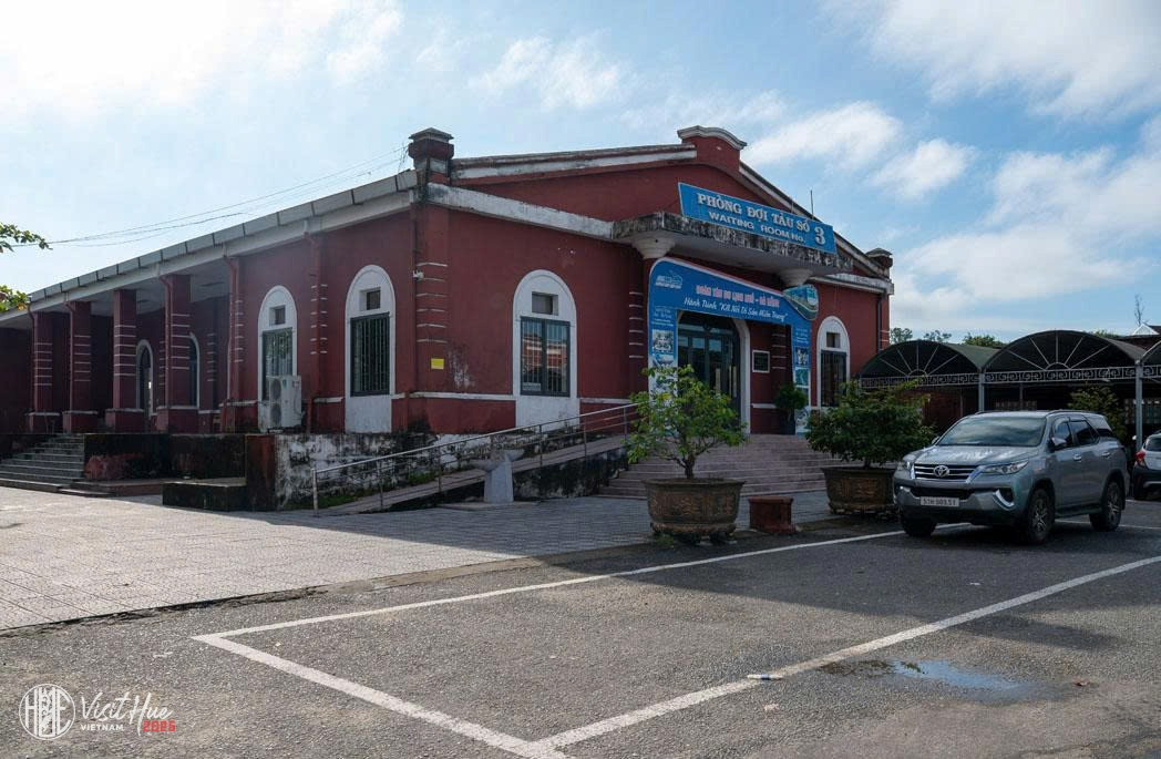 Nhà ga hơn trăm năm tuổi lâu đời bậc nhất Việt Nam, được xây từ thời Pháp thuộc vừa trở thành biểu tượng du lịch mới của vùng đất cố đô- Ảnh 9.