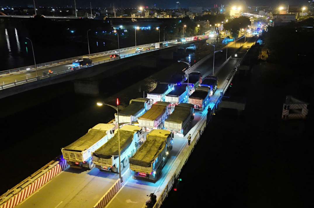 Ngày mai, chính thức thông xe cầu vượt sông 11.000 tấn tại thành phố giàu nhất Việt Nam- Ảnh 2.