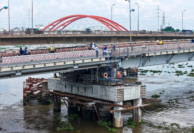 Ngày mai, chính thức thông xe cầu vượt sông 11.000 tấn tại thành phố giàu nhất Việt Nam- Ảnh 3.
