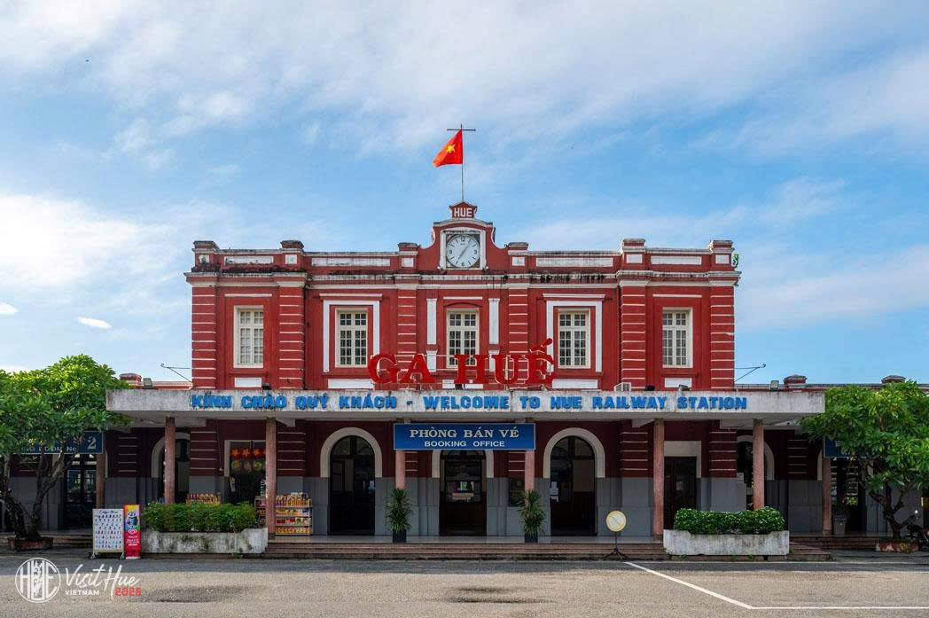 Nhà ga hơn trăm năm tuổi lâu đời bậc nhất Việt Nam, được xây từ thời Pháp thuộc vừa trở thành biểu tượng du lịch mới của vùng đất cố đô- Ảnh 5.