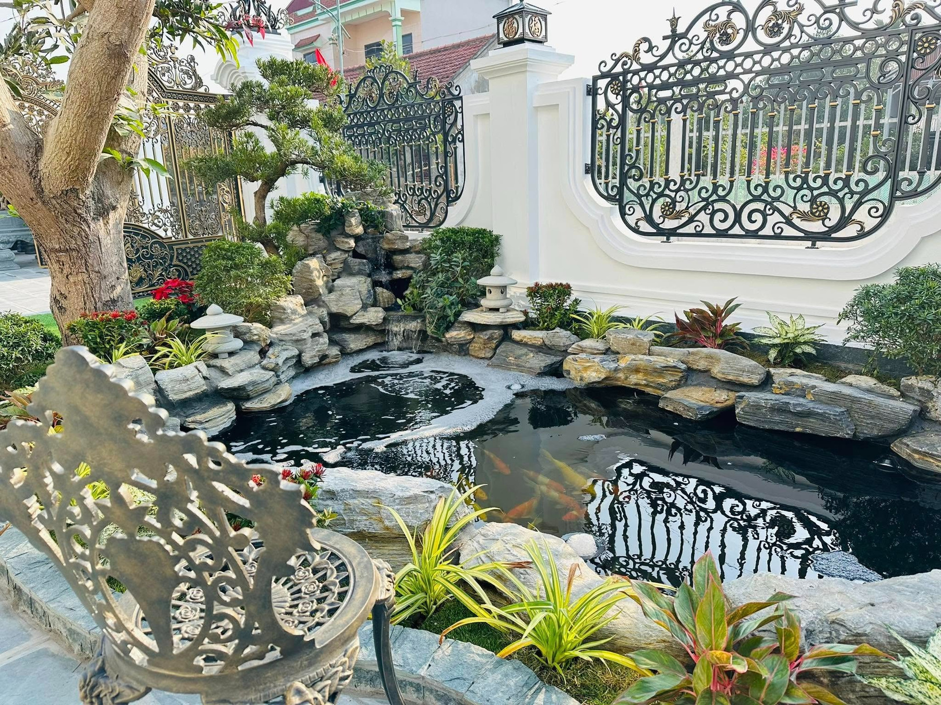 Bỏ phố về quê, gia chủ 35 tuổi xây biệt thự Indochine hoành tráng tại quê nhà Ninh Bình- Ảnh 3.