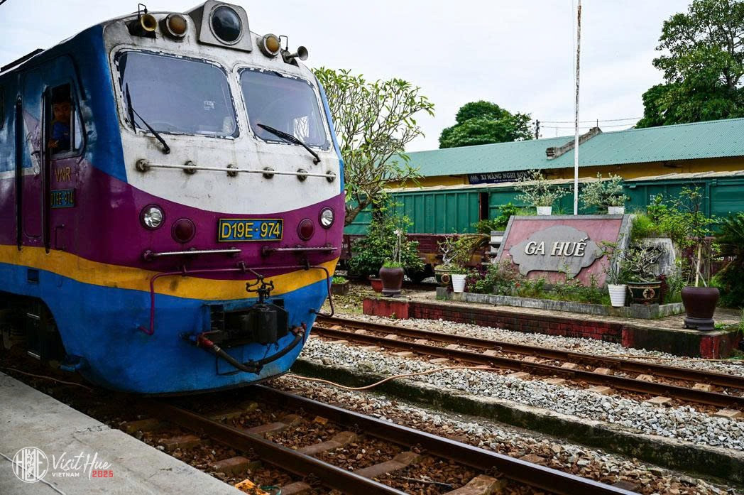 Nhà ga hơn trăm năm tuổi lâu đời bậc nhất Việt Nam, được xây từ thời Pháp thuộc vừa trở thành biểu tượng du lịch mới của vùng đất cố đô- Ảnh 2.