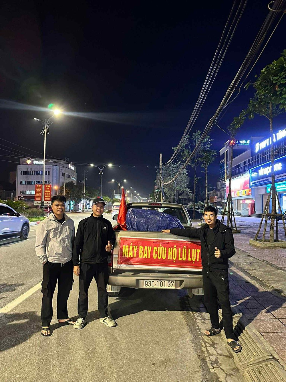 Chân dung chàng trai SN 2006 đi hàng trăm cây số, mang drone từ Nghệ An vào Phú Yên cứu trợ - ảnh 1