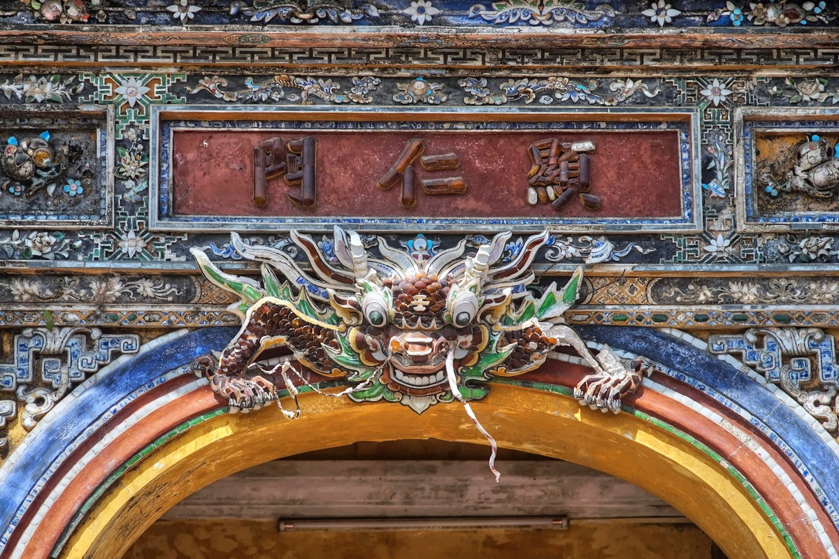 Cửa ra vào đẹp bậc nhất trong quần thể di sản cung đình Việt Nam: Tuyệt tác khảm sành sứ hơn 200 năm tuổi- Ảnh 6.