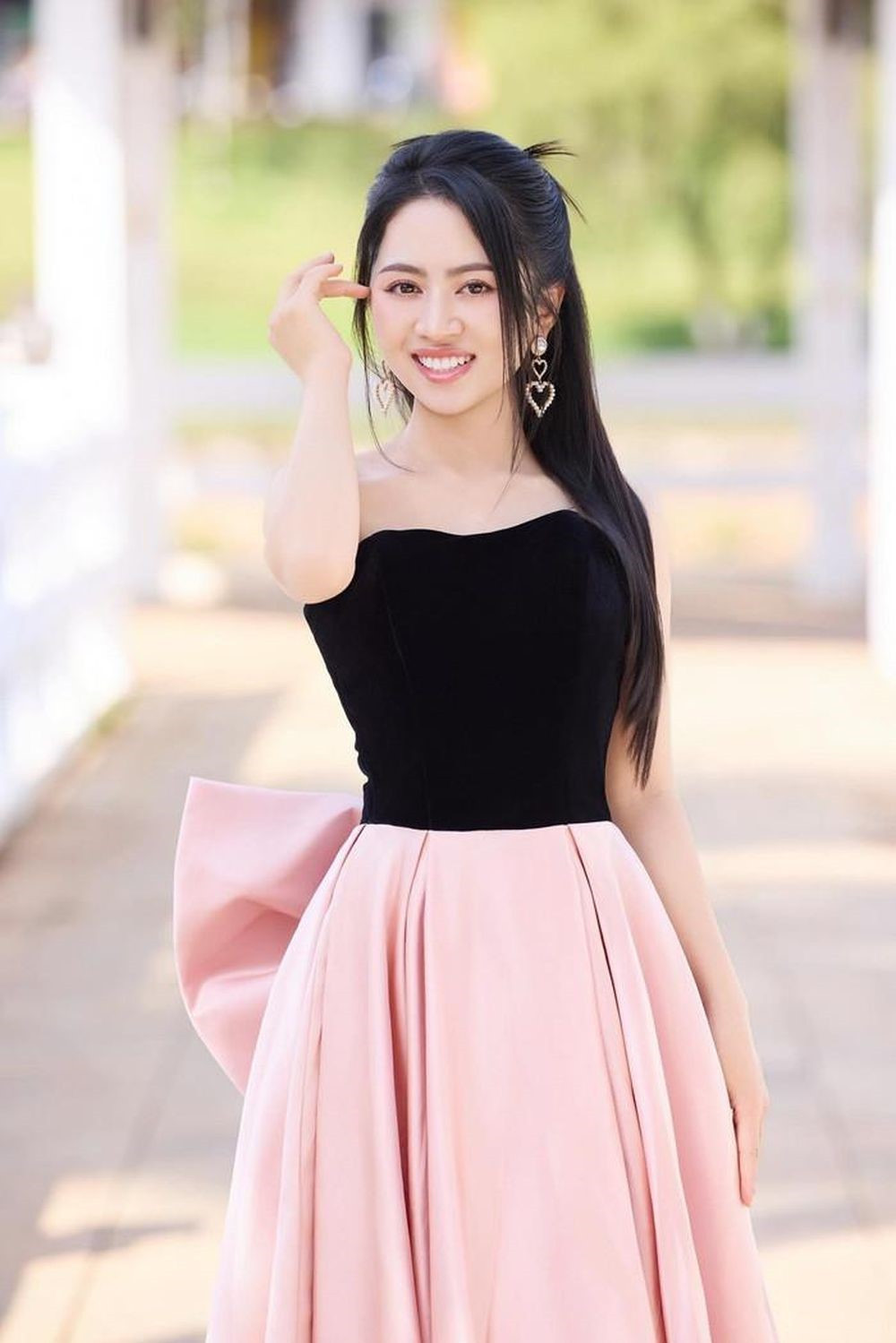 Hé lộ điện thoại 8 chữ số đắt đỏ của gia đình Mailisa - ảnh 4