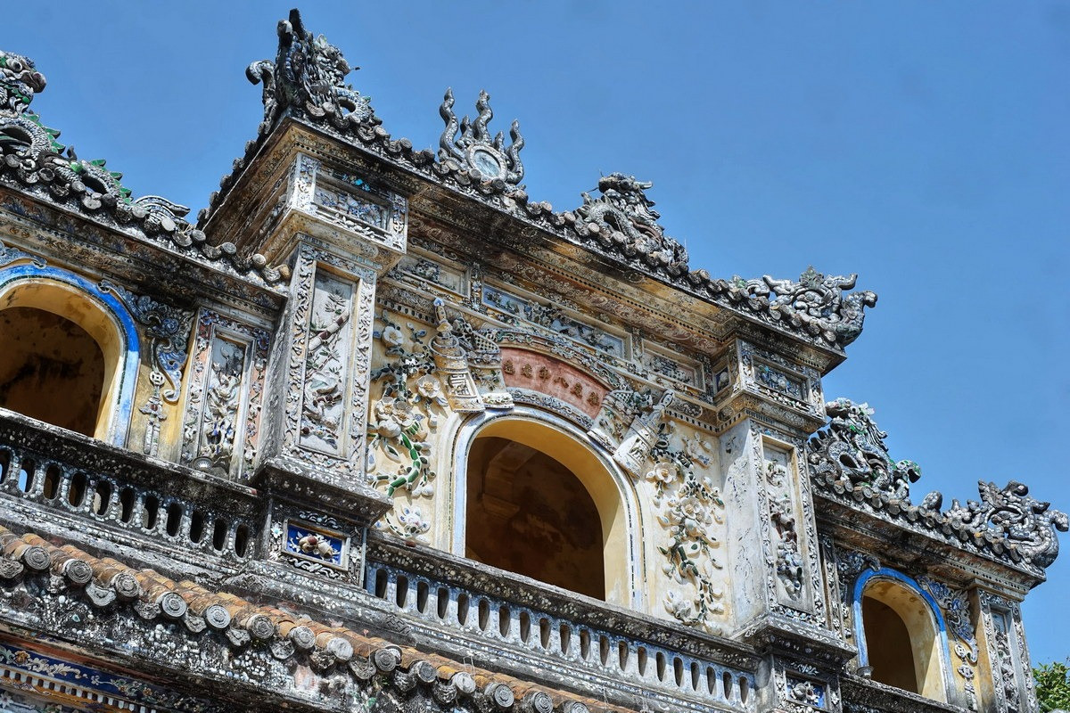 Cửa ra vào đẹp bậc nhất trong quần thể di sản cung đình Việt Nam: Tuyệt tác khảm sành sứ hơn 200 năm tuổi- Ảnh 7.